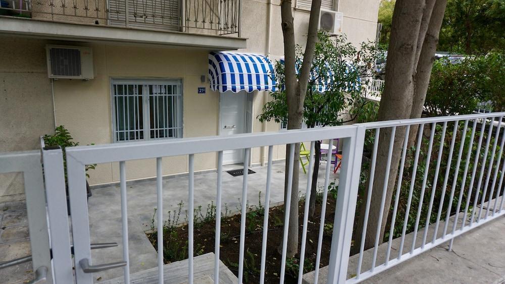 Stylish Apartment With Patio, 5Min To Metro Athènes Extérieur photo